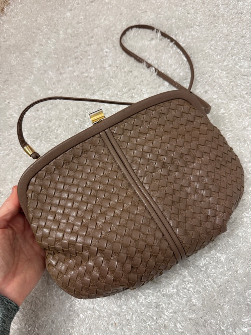 Vintage woven kiss lock purse tan